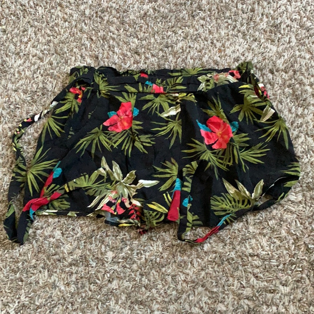 New look shorts. Size Large.